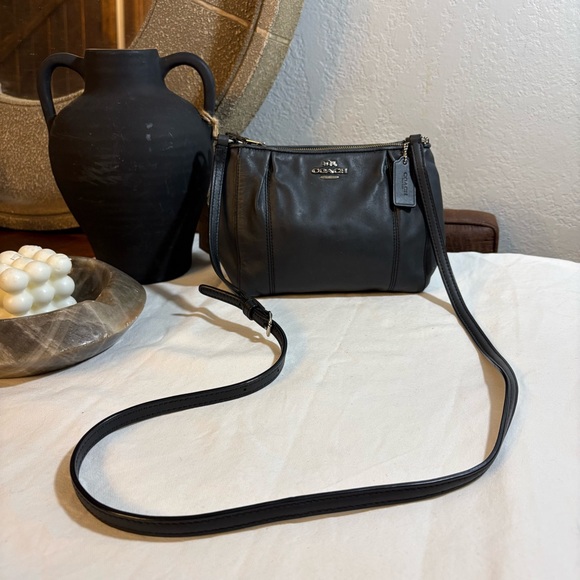 COACH Black Leather Crossbody Bag Preloved - Picture 15 of 15